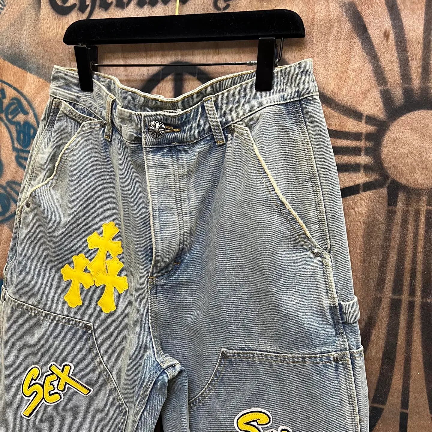 P520 chrome hearts limited series new city limited jeans Chrome Hearts city limited denim shorts vintage levis American made 501 505 517 base version remake Levis American made 501 base version imported sheepskin 925 silver remake Customers provide waist and pants length or height and weight. The studio will select the most suitable base version for you to remake. There are many people doing remakes in the market. Don’t belittle or comment. The difference is visible to the naked eye. See and compare for yourself #CHROME HEARTS Unisex style